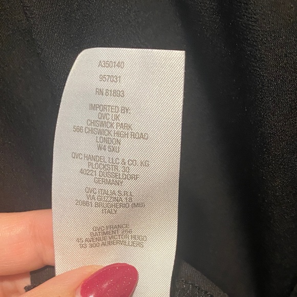 Susan Graver Modern Essentials Black Liquid Knit Hi-Low Tunic | 1X | Pockets - Picture 6 of 6